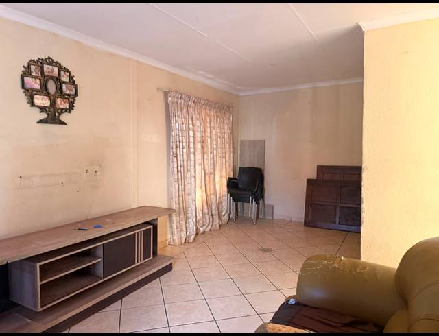 3 BEDROOM HOUSE FOR SALE IN TLHABANE WEST